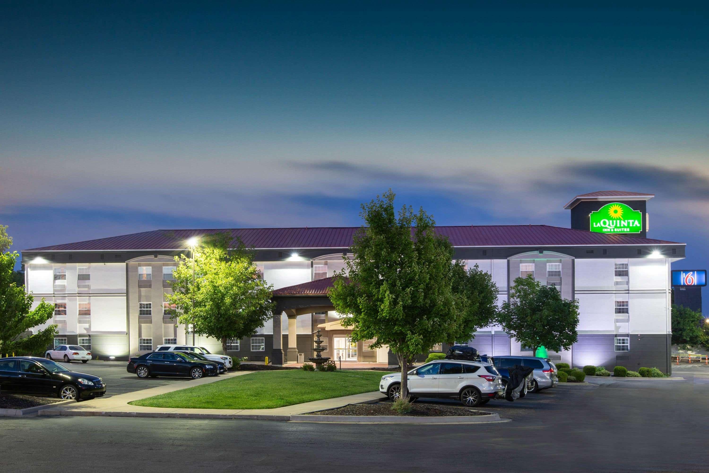La Quinta By Wyndham Blue Springs Hotel Buitenkant foto